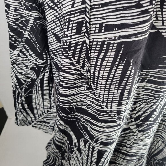 J Valdi Women Black & White Floral Tropical Abstract Rayon Tunic Shirt Size L - Picture 3 of 10